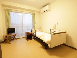 明るい居室の一角