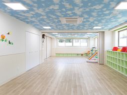 空模様の天井が特徴の多目的室