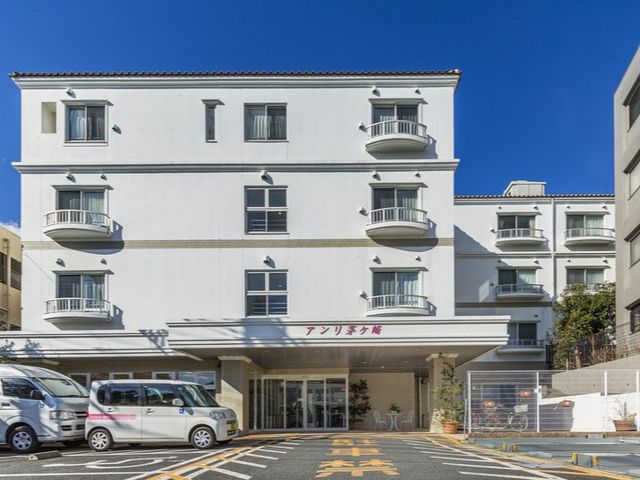 働く環境が整った建物 外観 明るい外観の施設で、暖かい雰囲気の中でお仕事しませんか。
