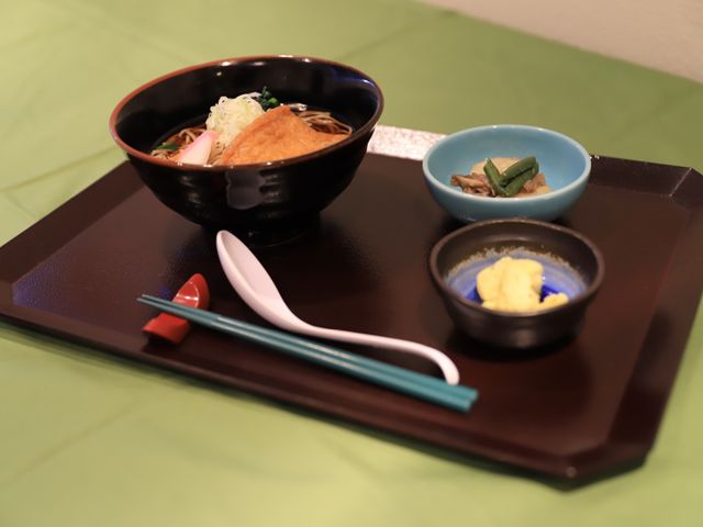 和風の食事セット 食事 栄養バランスを考えた色鮮やかな食事です。手作りの温かさが伝わる料理をご用意しています。