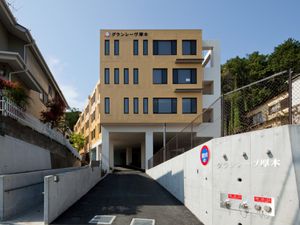 モダンな建物の外観
