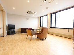 明るい居室の一角