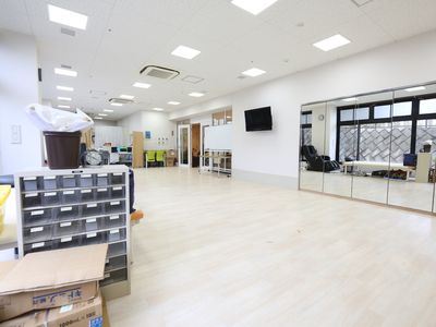 広々とした明るい機能訓練室