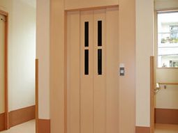 きれいなエレベーターの扉