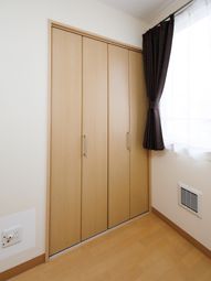 清潔な箪笥のある部屋