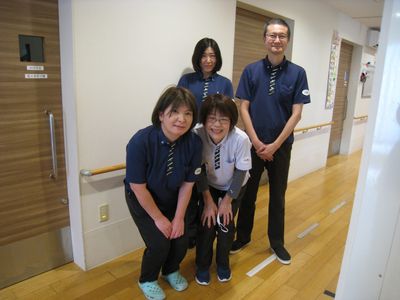 スタッフがいる廊下