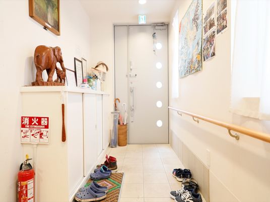 廊下の装飾と備品