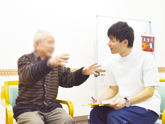 スタッフとの対話 ラウンジ スタッフとご利用者様が和やかに交流できるラウンジです。暖かな対話の場が広がります。