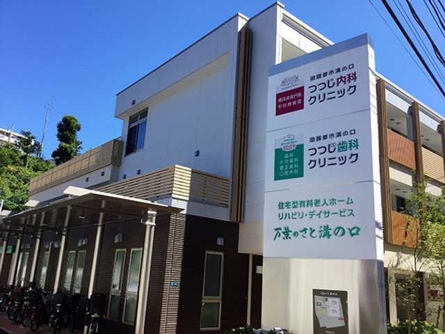 施設の外観 外観 明るい外観で、建物の案内表示が見やすくなっています。就業先の雰囲気を確認しやすい、落ち着いた印象です。