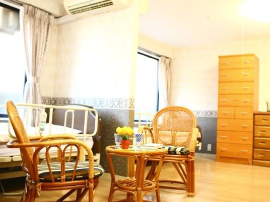 明るい居室の一角