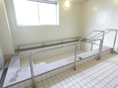 バリアフリー設計の浴室