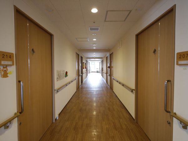 清潔で長い廊下