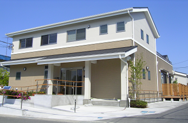 広々とした建物の外観