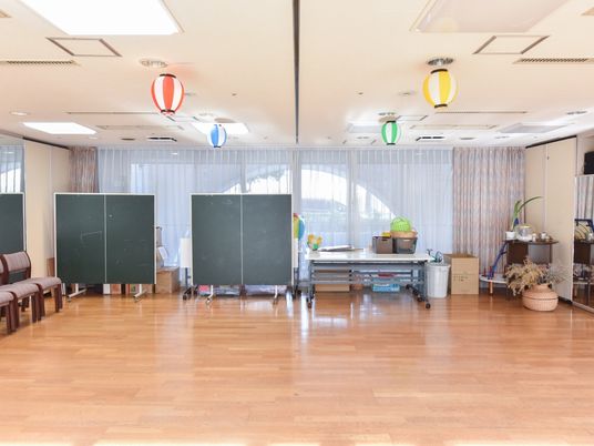 多目的室の明るい空間