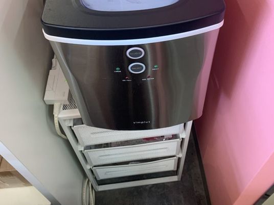給水機のあるキッチン  