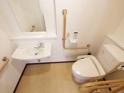 バリアフリートイレの内観