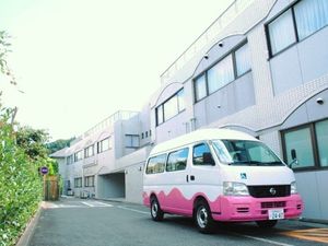 外観と送迎車