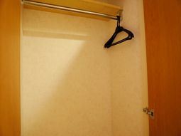 洋服を掛けるクローゼット