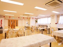 明るい食堂の様子