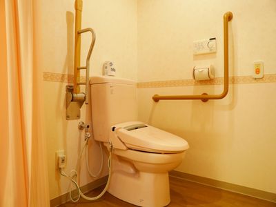 バリアフリー設計のトイレ