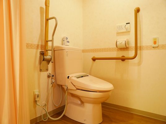 バリアフリー設計のトイレ