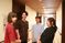 スタッフの笑顔の廊下