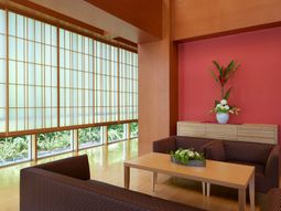 落ち着いた和室ラウンジ