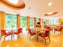 明るいダイニング空間