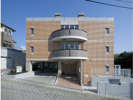 清潔感のある建物の外観