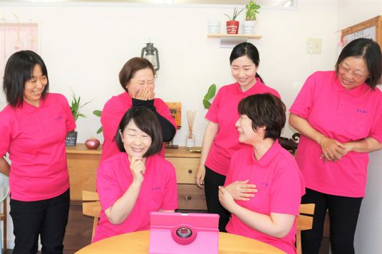 笑顔溢れるスタッフイメージ