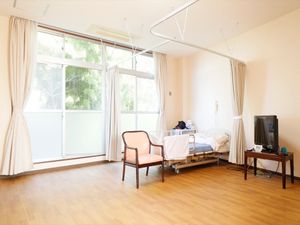 明るく広々とした居室