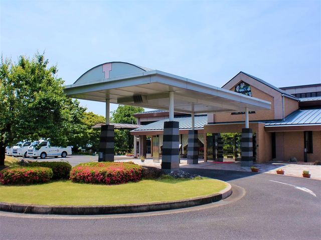エントランスの洗練された外観 美しいデザインのエントランスがお迎えします。明るく開放的な雰囲気は、訪れる方々に安らぎを提供します。
