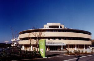 曲線的な建物の外観