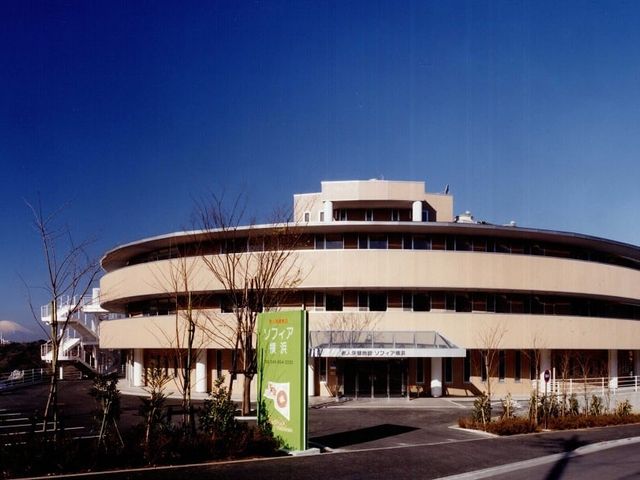 曲線的な建物の外観 外観 ユニークな曲線デザインの建物です。開放的な空間が特徴で、快適に過ごせる環境となっています。