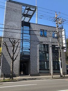モダンな建物の外観