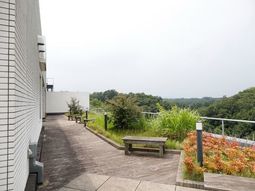 緑あふれるテラス風景