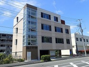 4階建て建物外観  