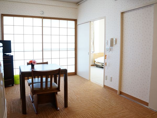 明るい和室の居室