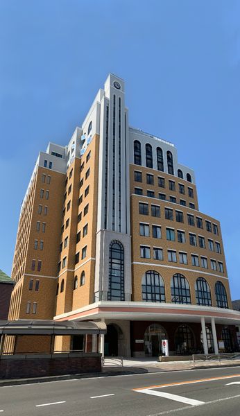 高層のモダンな建物