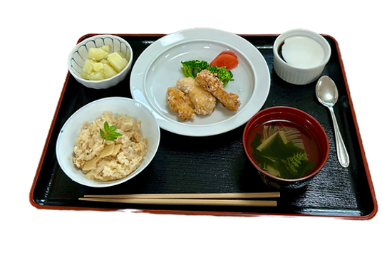 栄養豊富な食事が並ぶ食堂