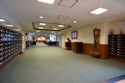広々した廊下の風景