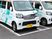送迎車が並ぶ外観  