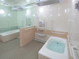 清潔な浴室設備