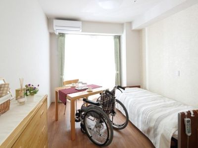 バリアフリーの明るい居室