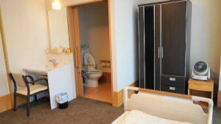 椅子と寝具の居室