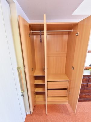 収納豊富な居室のクローゼット