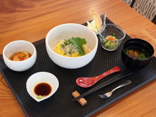 和食セットの配膳台