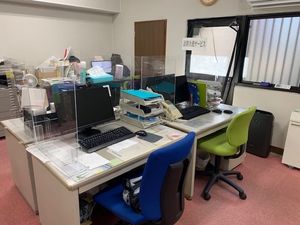 事務作業の机  