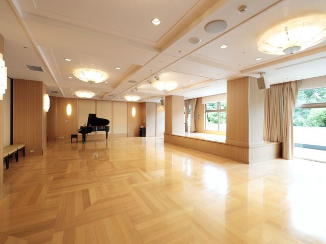 広々とした多目的室 多目的室 広々とした空間で、自然光が心地よく差し込む多目的室です。さまざまなイベントに最適です。