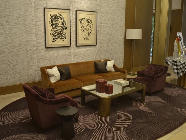 くつろぎのラウンジ ラウンジ 落ち着いた雰囲気のラウンジには、快適に過ごせるソファと優雅なインテリアがあります。